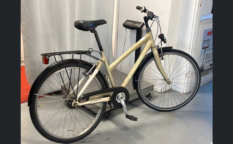 CRESCENT STREET-kuva-1